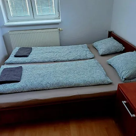 3 Room Apartment Near The Train Station And Center Братислава Екстер'єр фото