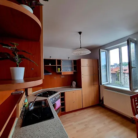 3 Room Apartment Near The Train Station And Center Братислава Екстер'єр фото