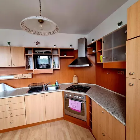 3 Room Apartment Near The Train Station And Center Братислава Екстер'єр фото