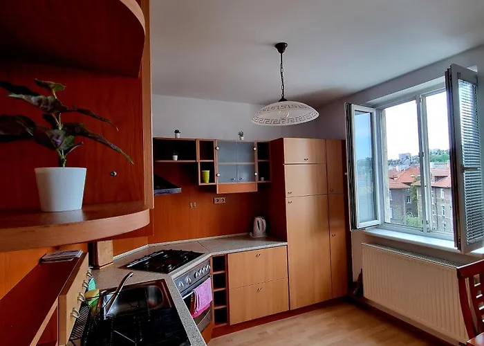 3 Room Apartment Near The Train Station And Center